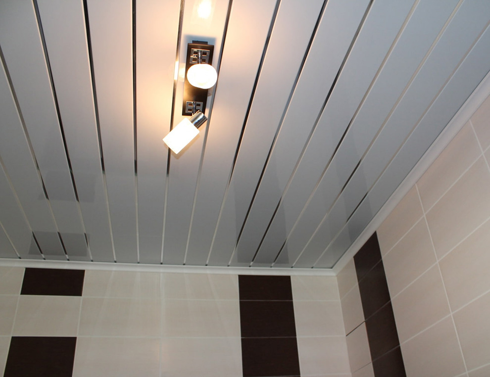 Потолок в ванной: какой выбрать, плюсы и минусы материалов